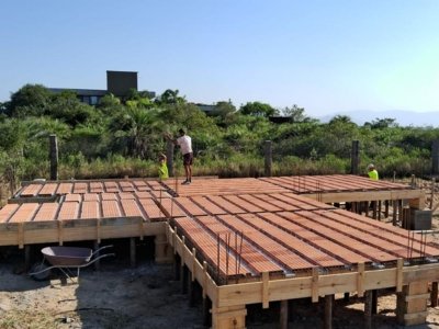 Obra com laje pré-moldada